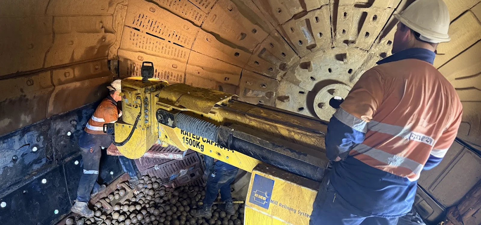 Enter and work in confined spaces img 4